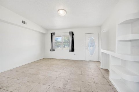 House in Orlando, Florida 3 bedrooms, 89.19 sq.m. № 1914887 - photo 5