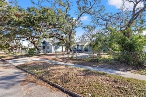 Propiedad comercial en venta en Saint Petersburg, Florida, 192.77 m2 № 1651771 - foto 1