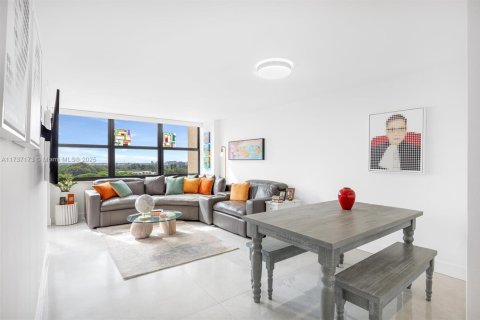 Condominio en venta en Miami Beach, Florida, 2 dormitorios, 82.68 m2 № 1936739 - foto 1