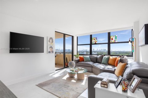 Condominio en venta en Miami Beach, Florida, 2 dormitorios, 82.68 m2 № 1936739 - foto 3