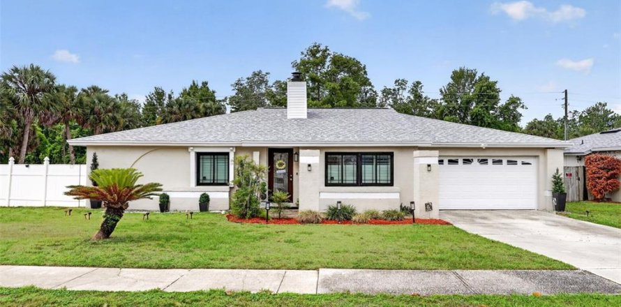 House in Longwood, Florida 3 bedrooms, 153.94 sq.m. № 2100582