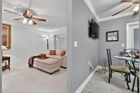House in Longwood, Florida 3 bedrooms, 153.94 sq.m. № 2100582 - photo 11