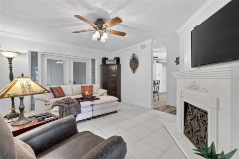 House in Longwood, Florida 3 bedrooms, 153.94 sq.m. № 2100582 - photo 10