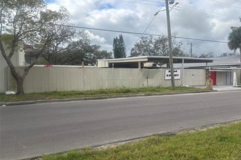 Commercial property in Tampa, Florida 528.52 sq.m. № 1525931 - photo 1