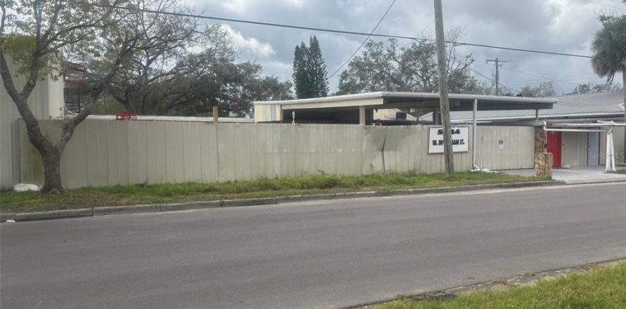Commercial property in Tampa, Florida 528.52 sq.m. № 1525931