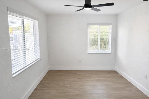 Снять в аренду виллу или дом в Уэст -Майами, Флорида 3 спальни, 205.5м2, № 2033011 - фото 6