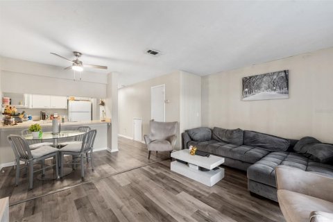 Condo in Gainesville, Florida, 2 bedrooms  № 2109701 - photo 9