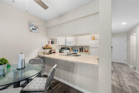 Condo in Gainesville, Florida, 2 bedrooms  № 2109701 - photo 8
