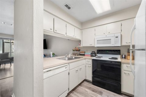Condo in Gainesville, Florida, 2 bedrooms  № 2109701 - photo 5