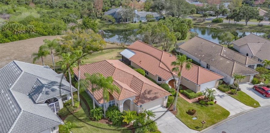 House in Sarasota, Florida 2 bedrooms, 171.68 sq.m. № 2151715