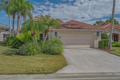 House in Sarasota, Florida 2 bedrooms, 171.68 sq.m. № 2151715 - photo 5
