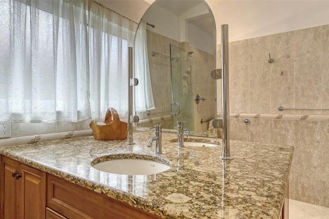 House in Sarasota, Florida 2 bedrooms, 171.68 sq.m. № 2151715 - photo 29