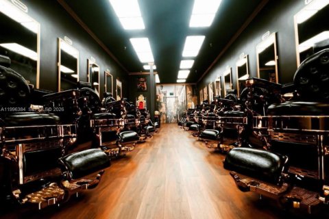 Коммерческая недвижимость в Майами, Флорида № 2060348