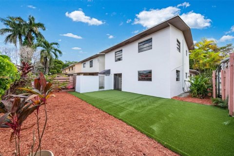 Casa en venta en Hialeah, Florida, 4 dormitorios № 1946628 - foto 21