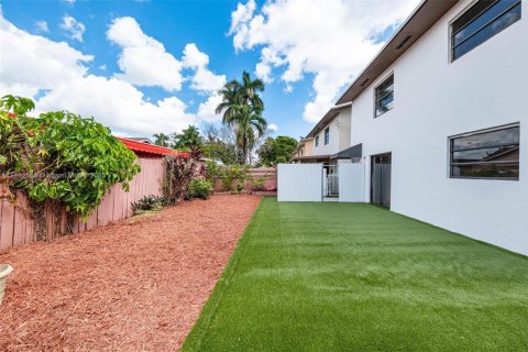 Casa en venta en Hialeah, Florida, 4 dormitorios № 1946628 - foto 20