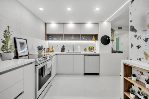 Condominio en venta en Miami Beach, Florida, 1 dormitorio, 91.04 m2 № 2071589 - foto 9