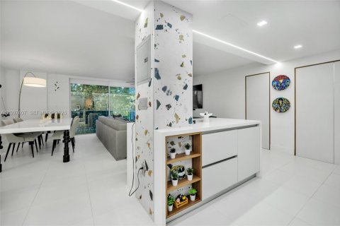 Condominio en venta en Miami Beach, Florida, 1 dormitorio, 91.04 m2 № 2071589 - foto 6