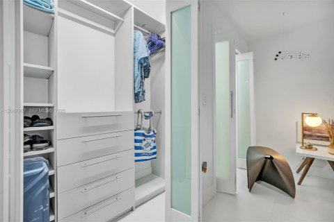 Condominio en venta en Miami Beach, Florida, 1 dormitorio, 91.04 m2 № 2071589 - foto 15