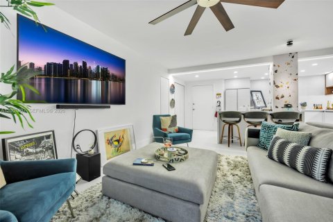 Condominio en venta en Miami Beach, Florida, 1 dormitorio, 91.04 m2 № 2071589 - foto 21