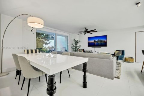 Condominio en venta en Miami Beach, Florida, 1 dormitorio, 91.04 m2 № 2071589 - foto 4