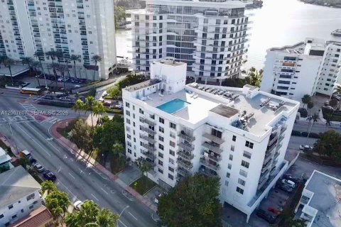 Condominio en venta en Miami Beach, Florida, 1 dormitorio, 91.04 m2 № 2071589 - foto 23