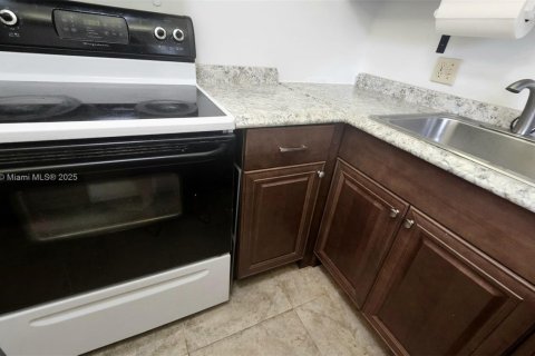 Condominio en venta en Deerfield Beach, Florida, 2 dormitorios, 76.18 m2 № 1764358 - foto 11