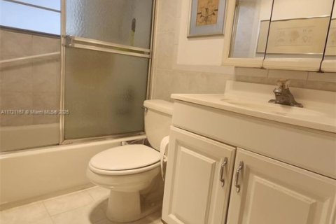 Condominio en venta en Deerfield Beach, Florida, 2 dormitorios, 76.18 m2 № 1764358 - foto 18