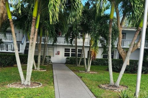 Condominio en venta en Deerfield Beach, Florida, 2 dormitorios, 76.18 m2 № 1764358 - foto 3