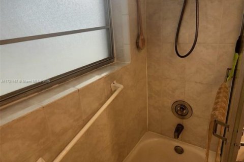Condominio en venta en Deerfield Beach, Florida, 2 dormitorios, 76.18 m2 № 1764358 - foto 20