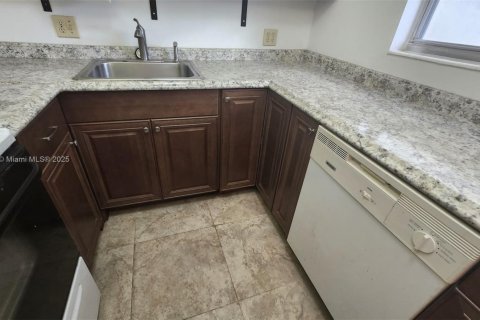 Condominio en venta en Deerfield Beach, Florida, 2 dormitorios, 76.18 m2 № 1764358 - foto 10