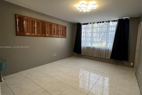 Снять в аренду кондоминиум в Майами, Флорида 1 спальня, 84.45м2, № 2004807 - фото 3