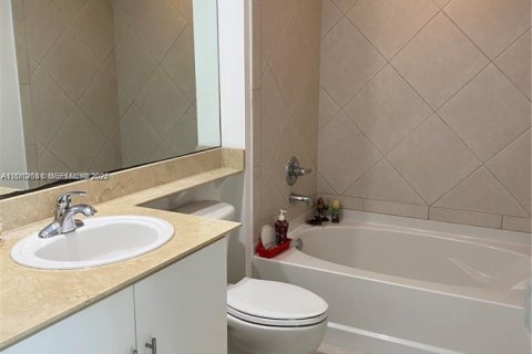 Condo in Miami, Florida, 2 bedrooms  № 2075067 - photo 24