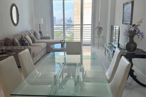 Condo in Miami, Florida, 2 bedrooms  № 2075067 - photo 11