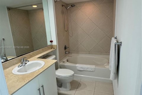 Condo in Miami, Florida, 2 bedrooms  № 2075067 - photo 27