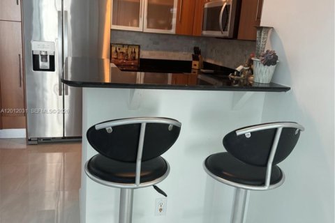 Condo in Miami, Florida, 2 bedrooms  № 2075067 - photo 25