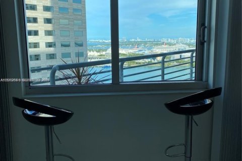 Condo in Miami, Florida, 2 bedrooms  № 2075067 - photo 17