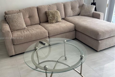 Condo in Miami, Florida, 2 bedrooms  № 2075067 - photo 9
