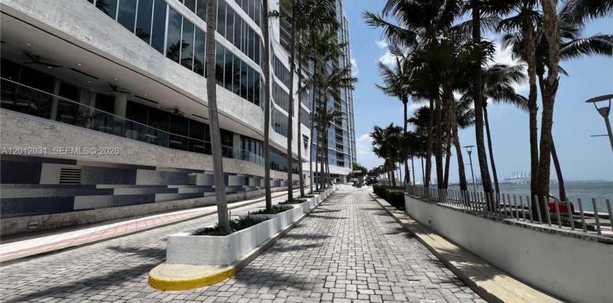 Condo in Miami, Florida, 2 bedrooms  № 2075067