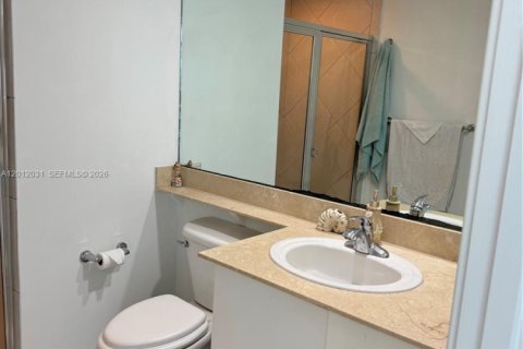 Condo in Miami, Florida, 2 bedrooms  № 2075067 - photo 26