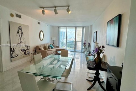 Condo in Miami, Florida, 2 bedrooms  № 2075067 - photo 13