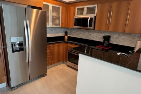 Condo in Miami, Florida, 2 bedrooms  № 2075067 - photo 28