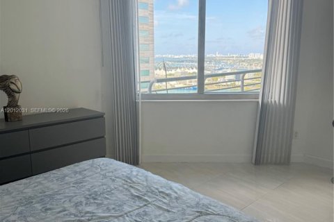 Condo in Miami, Florida, 2 bedrooms  № 2075067 - photo 15