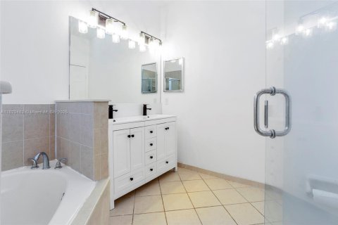 Adosado en venta en Cutler Bay, Florida, 4 dormitorios, 159.79 m2 № 1779780 - foto 17