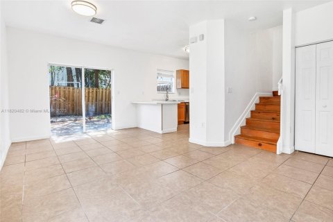 Adosado en venta en Cutler Bay, Florida, 4 dormitorios, 159.79 m2 № 1779780 - foto 6