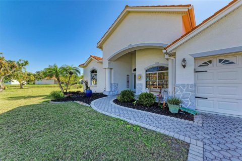House in Sarasota, Florida 3 bedrooms, 199 sq.m. № 1734782 - photo 8
