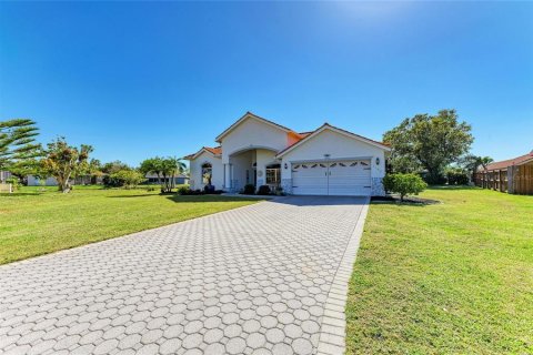 House in Sarasota, Florida 3 bedrooms, 199 sq.m. № 1734782 - photo 6