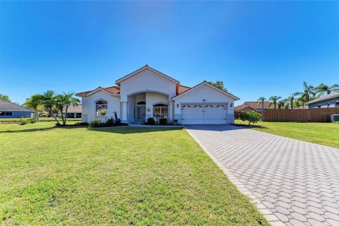 House in Sarasota, Florida 3 bedrooms, 199 sq.m. № 1734782 - photo 5