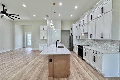 House in North Port, Florida 3 bedrooms, 171.78 sq.m. № 1675329 - photo 7