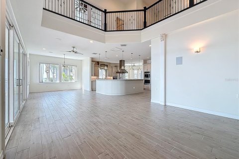 House in Palm Harbor, Florida 4 bedrooms, 339.65 sq.m. № 1635952 - photo 13