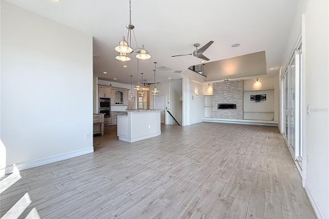 House in Palm Harbor, Florida 4 bedrooms, 339.65 sq.m. № 1635952 - photo 14